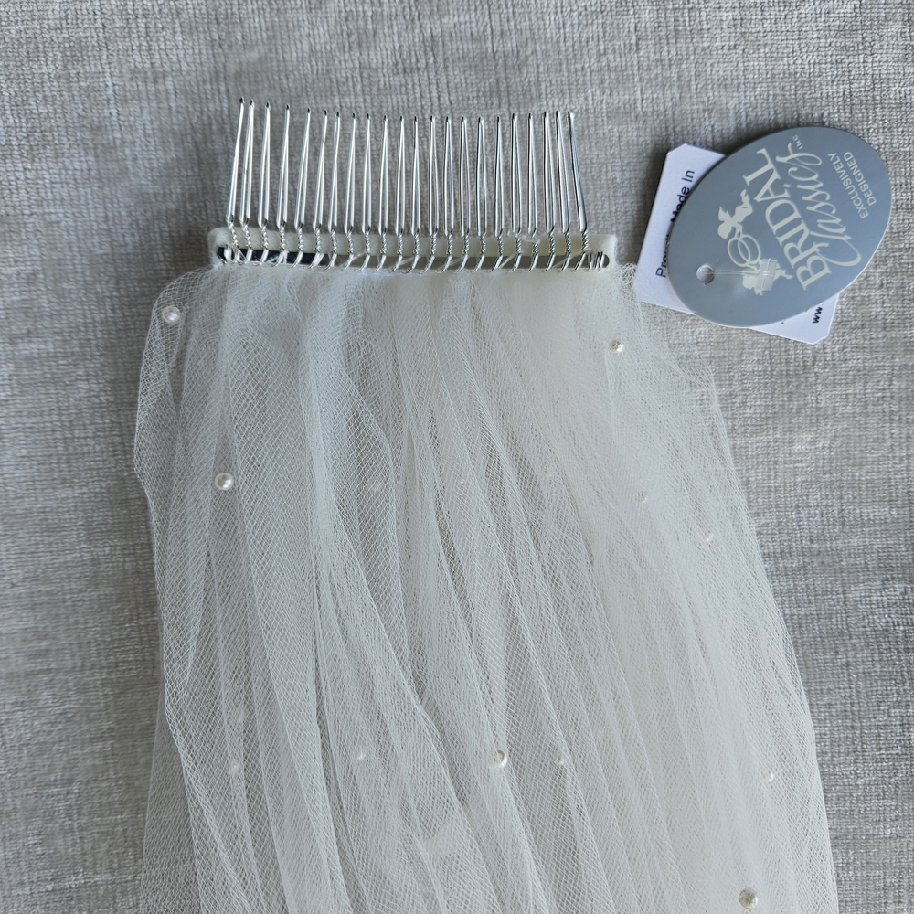 New, never worn 9 Foot Ivory Canadian Made Bridal Veil with pearl accents A00145 - Picture 8 of 12
